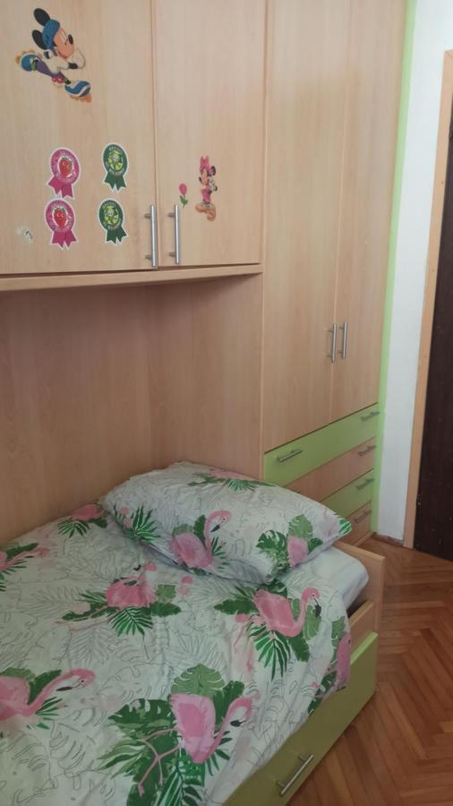 Apartman Paola Laurana Esterno foto
