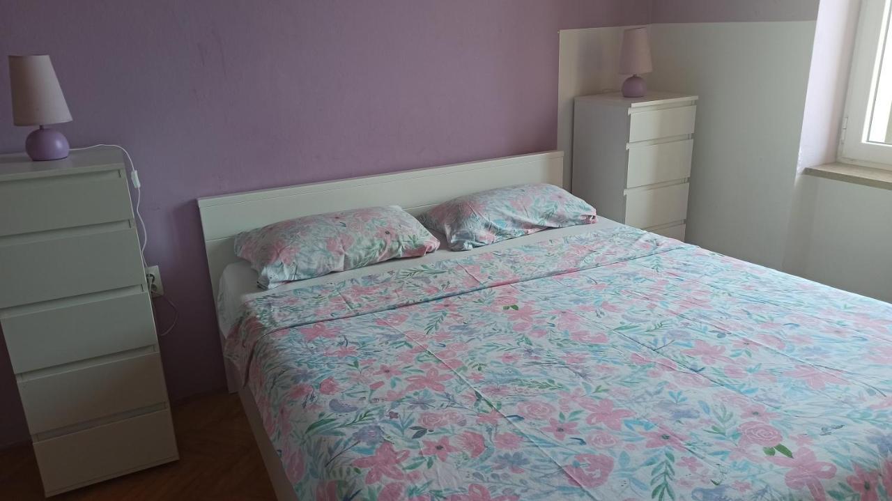 Apartman Paola Laurana Esterno foto