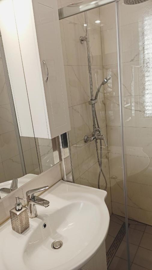 Apartman Paola Laurana Esterno foto